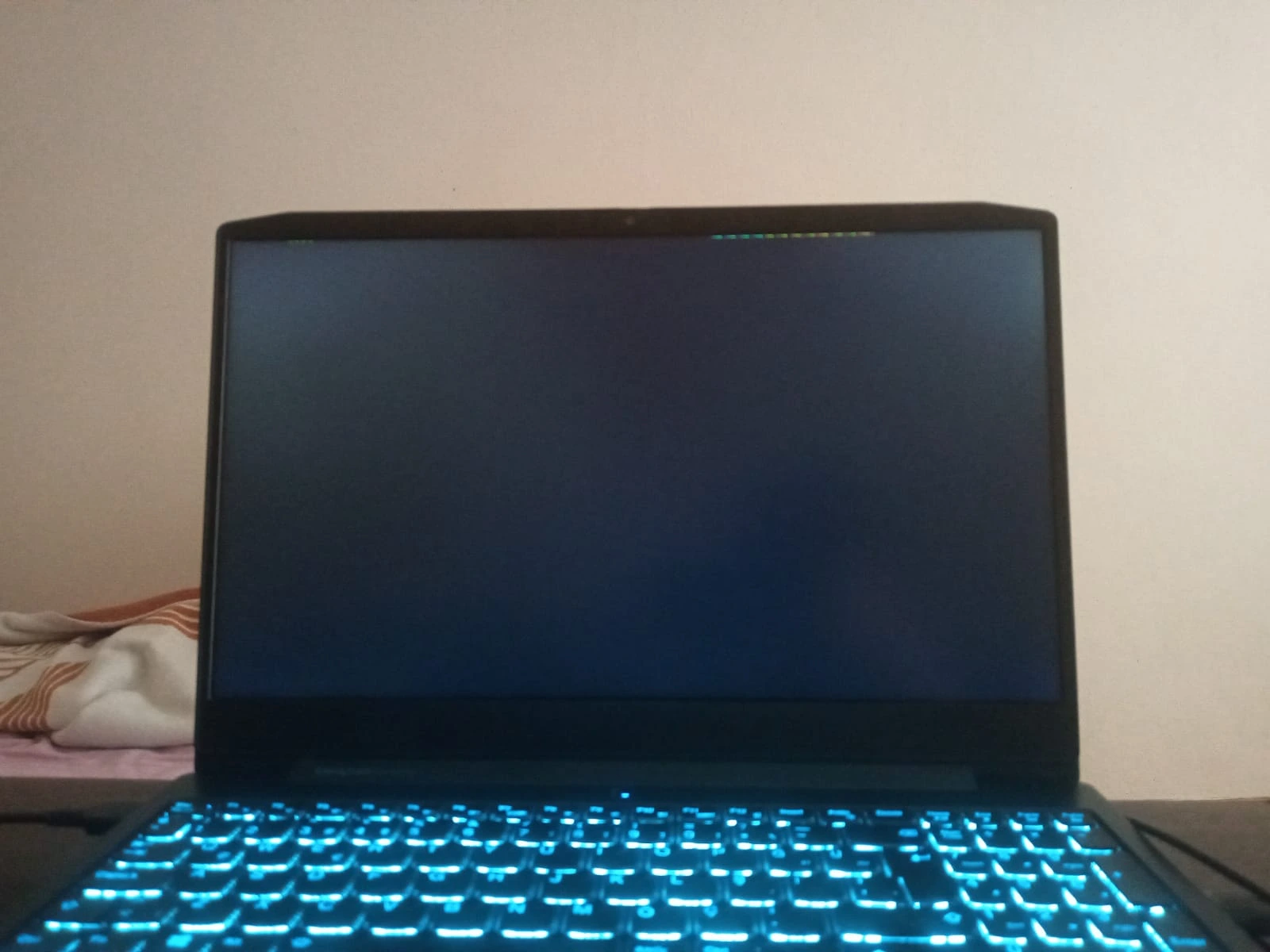 Laptop ekran değişimi bilgisayar servisi öncesi sonrası Mx Store Perpa) tamir öncesi